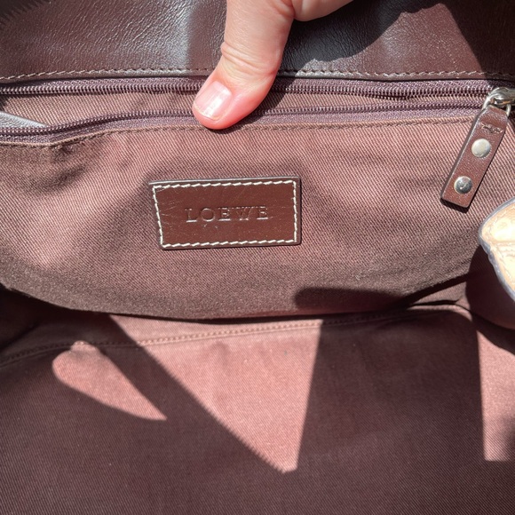 LOEWE!!! Signature Anagram Logo Bag (2-in-1 Look) - Picture 7 of 8